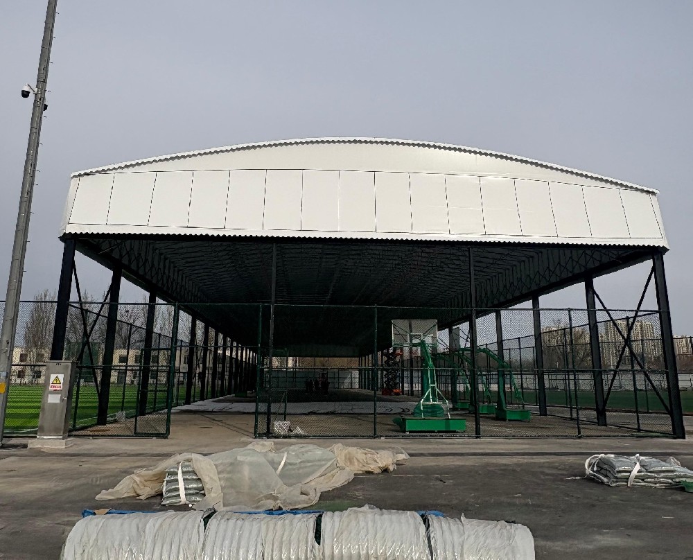 球（qiú）場雨棚